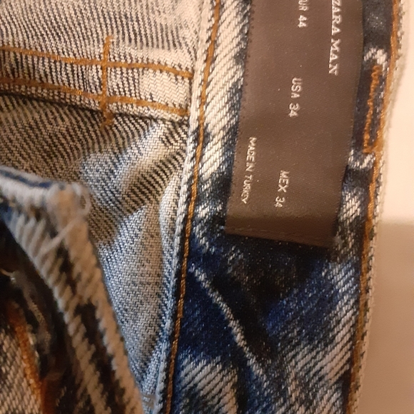 A pair of Zara blue jeans. - Picture 2 of 4